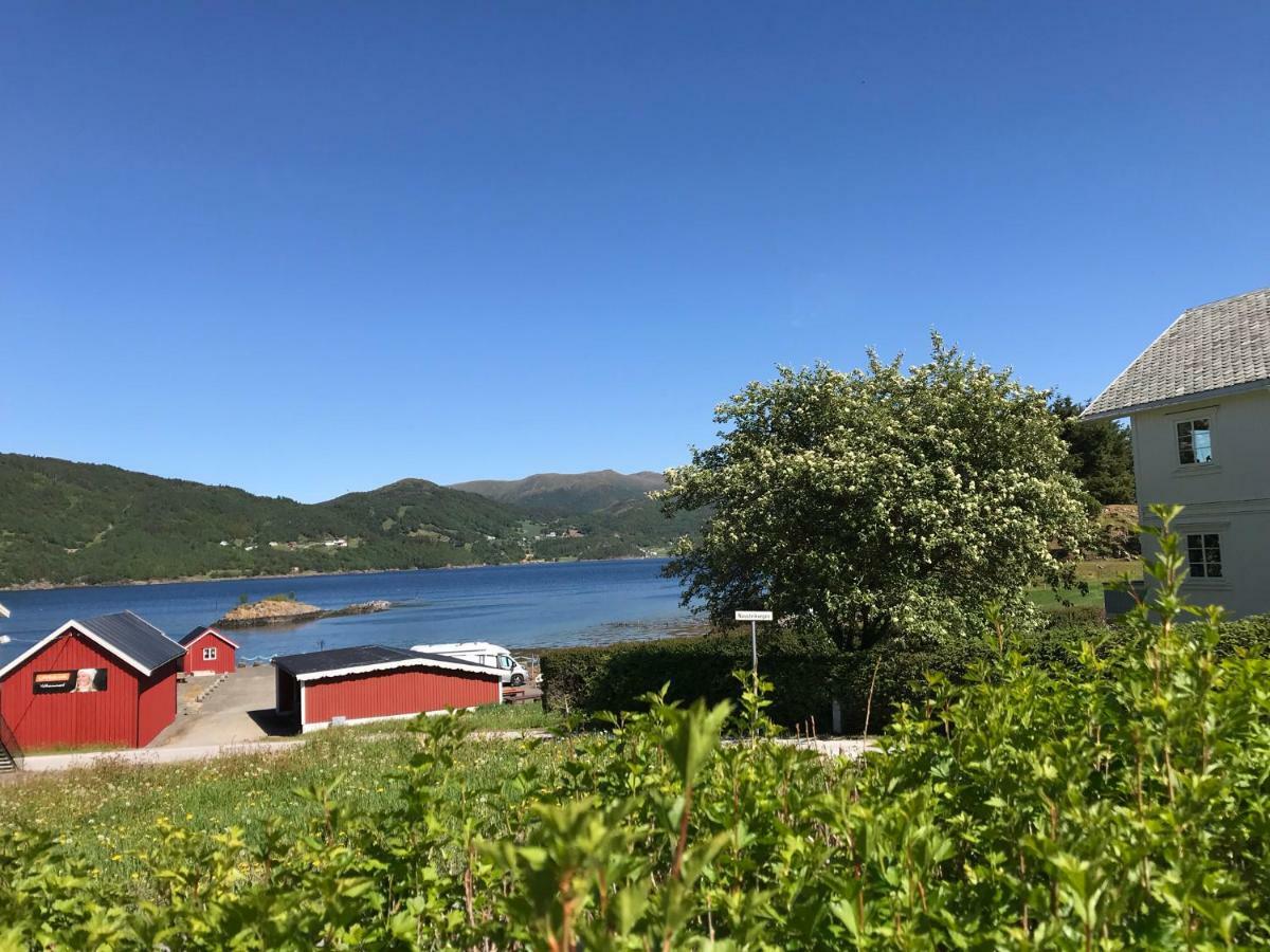 Ola Bua Near The Atlantic Road Apartment Lyngstad Exterior photo