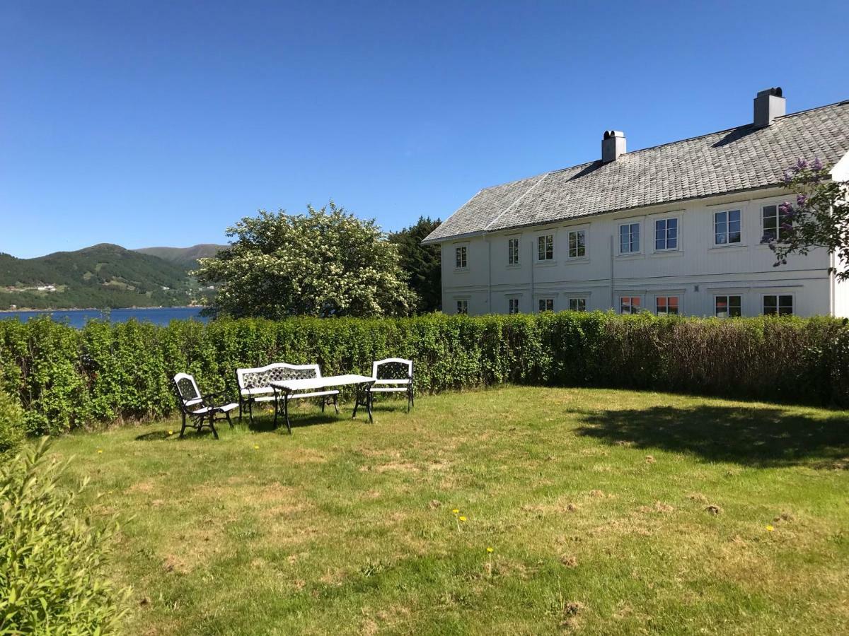 Ola Bua Near The Atlantic Road Apartment Lyngstad Exterior photo